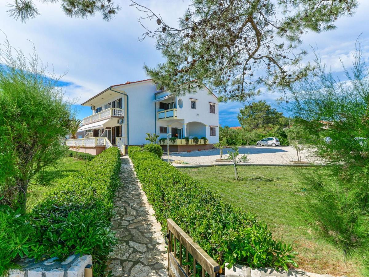 Apartments In House Liveric, In Vir At The Beach Экстерьер фото